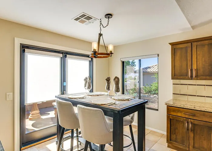 Newly Renovated W/ Pool Access In Tucson!