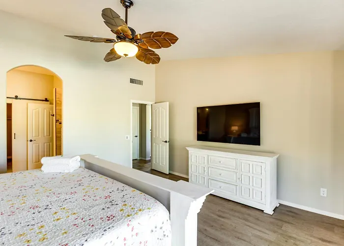 Newly Renovated W/ Pool Access In Tucson! Holiday home
