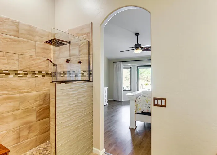 Newly Renovated W/ Pool Access In Tucson! Holiday home *