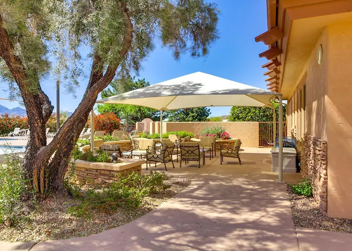 Newly Renovated W/ Pool Access In Tucson! *