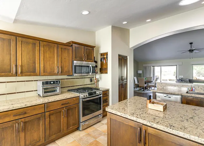 Holiday home Newly Renovated W/ Pool Access In Tucson! *